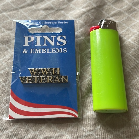 WWII VETERAN pin - Picture 2 of 3